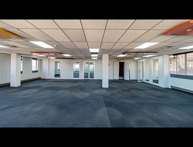 1,174M² OFFICE TO LET IN FERNDALE